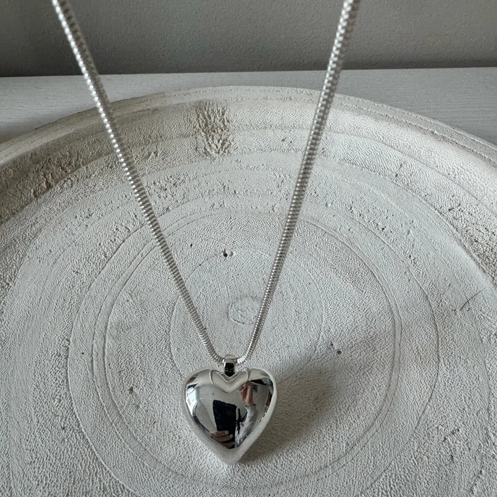 Madewell Puffy Silver Heart Necklace - Picture 2 of 5